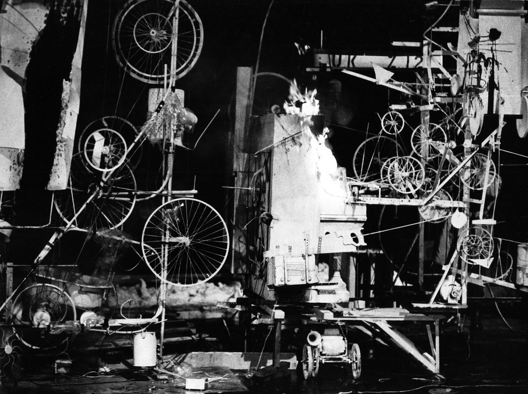 „It’s a sculpture, is a picture, makes a picture“ Die bildkonstituierenden Elemente von Jean